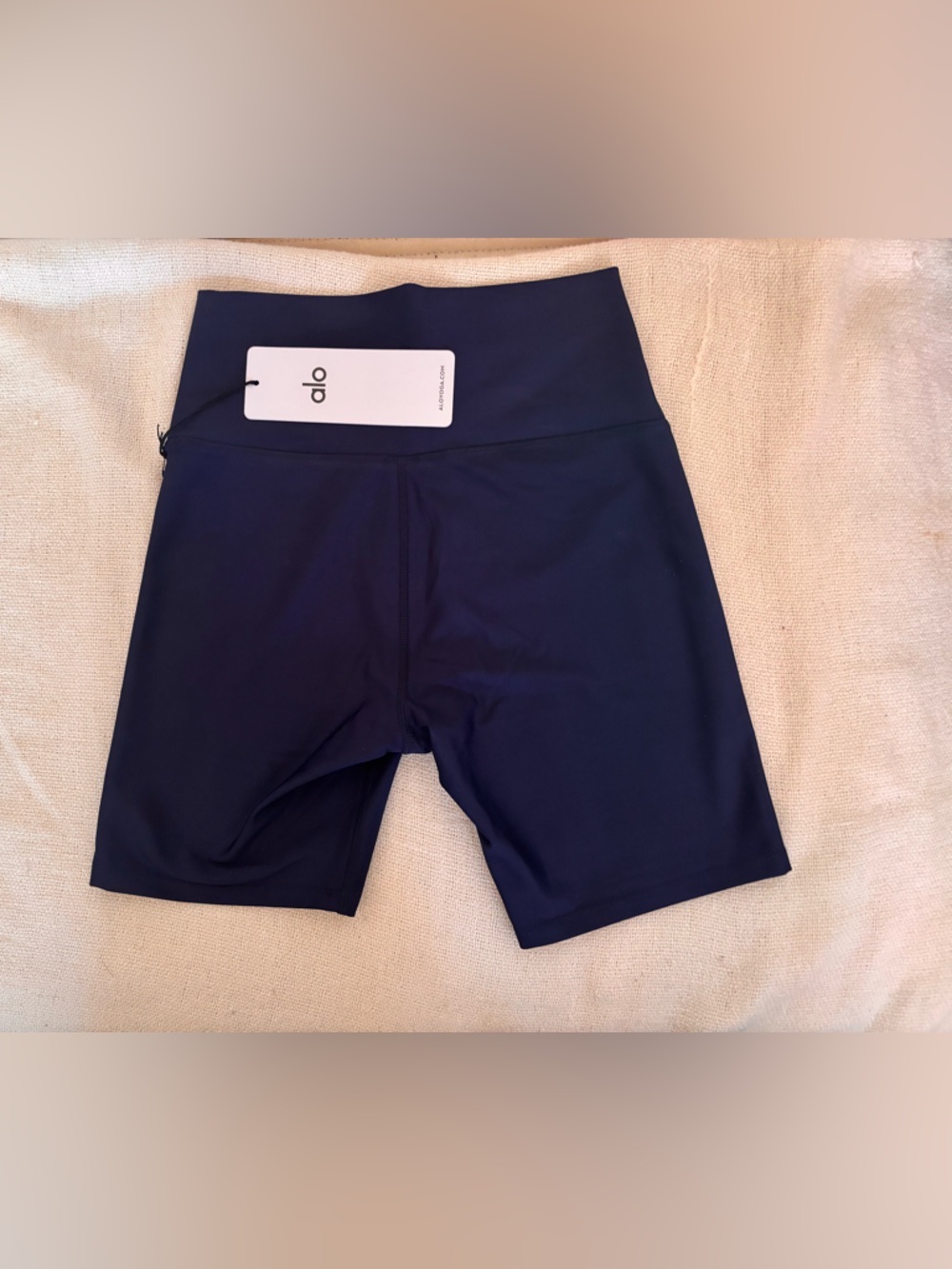ALO Yoga Navy Airlift Energy Short - Picture 2 of 3